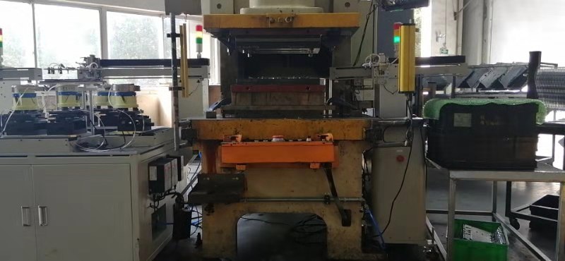 自動(dòng)裝釘機(jī) 自動(dòng)裝釘機(jī)